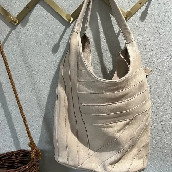 Latico Leathers Kiki Shoulder Bag - Picture 5 of 6